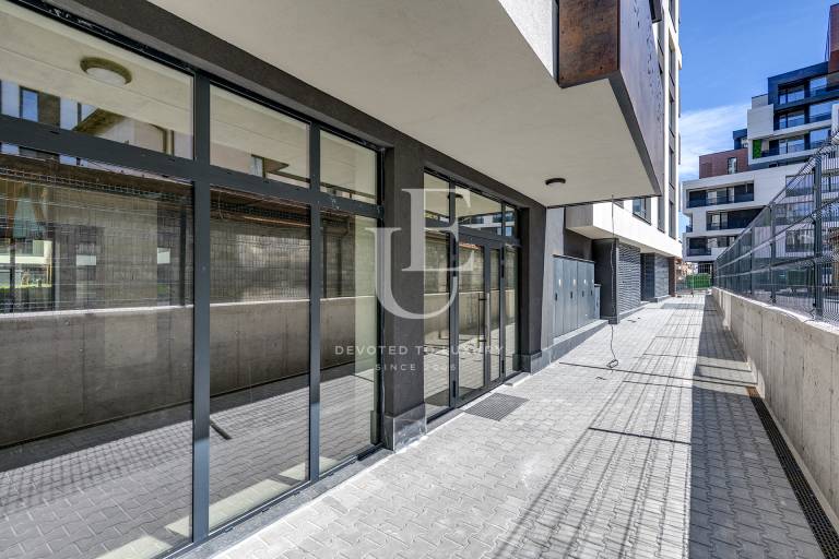 Southern commercial premises on Cherni Vrah Blvd.