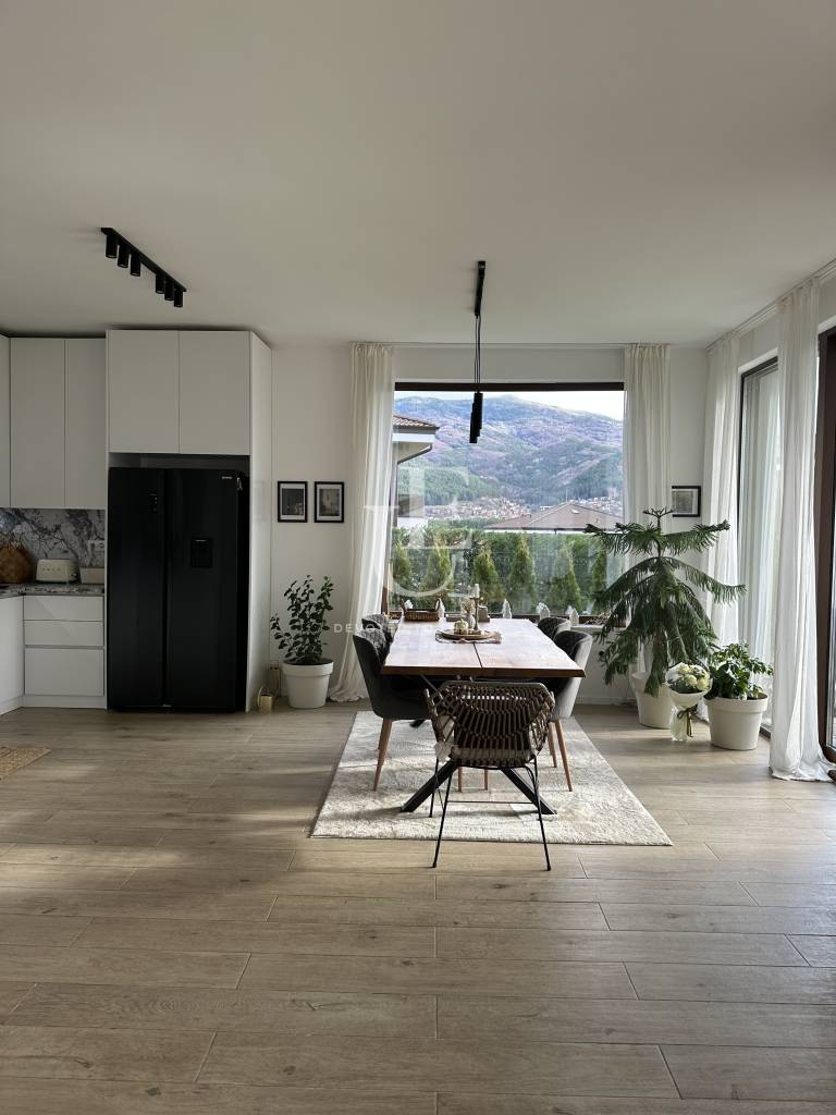 Луксозна къща за продажба в престижния комплекс Делта Хил