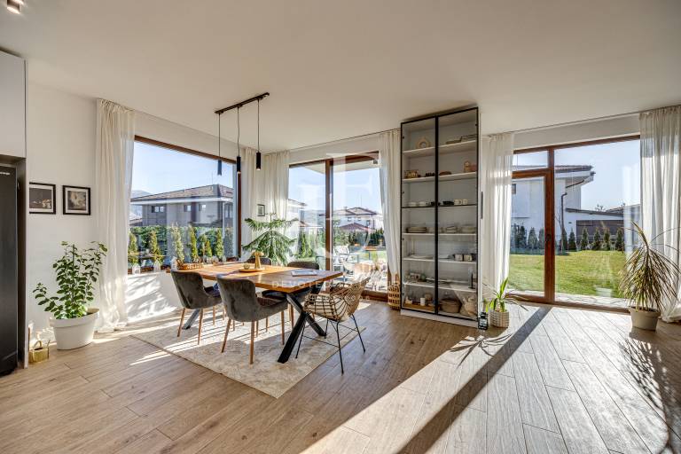 Luxury house for sale in the prestigious Delta Hill complex