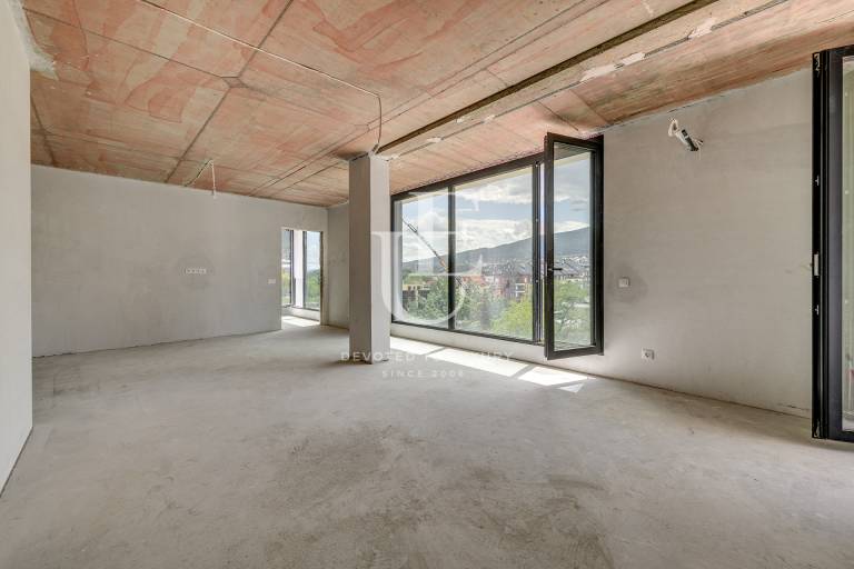 Three-bedroom apartment in a premium gated building