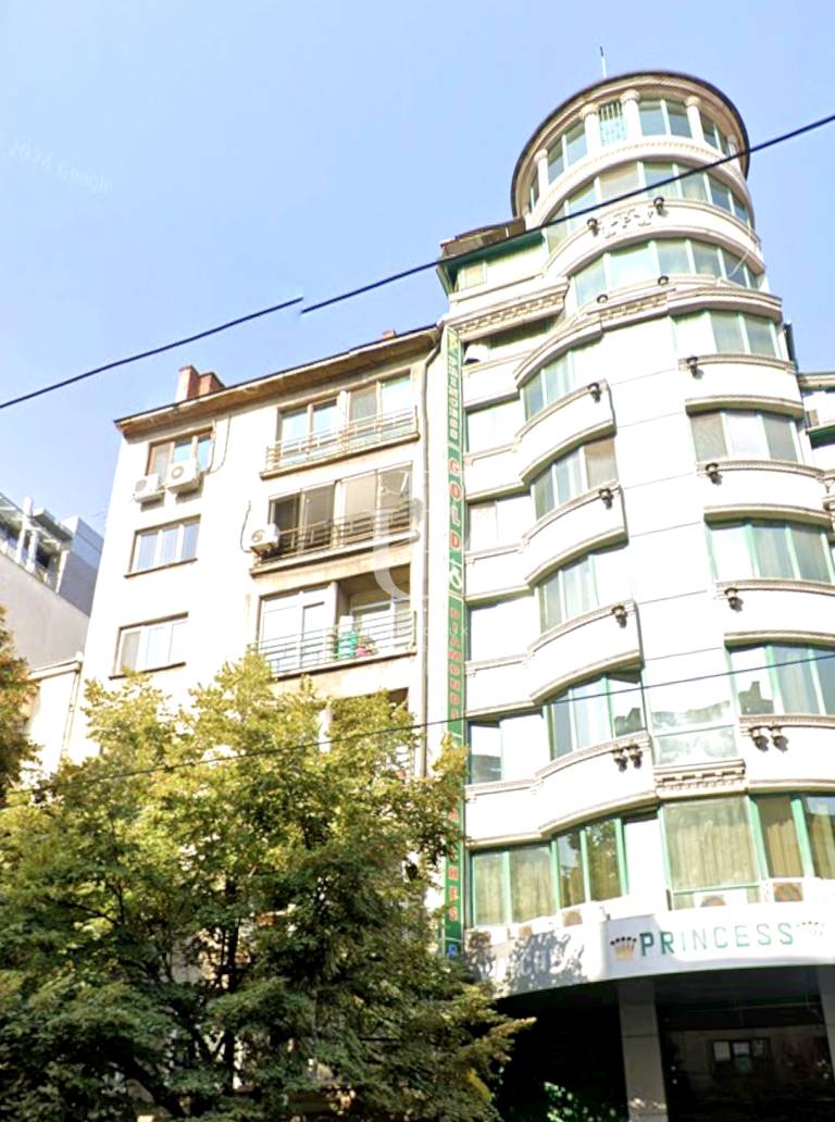 Светъл апартамент с 2 спални, за продажба в центъра на София