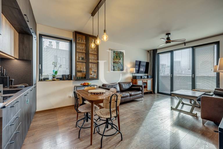 Елегантен апартамент в престижна сграда с охрана 