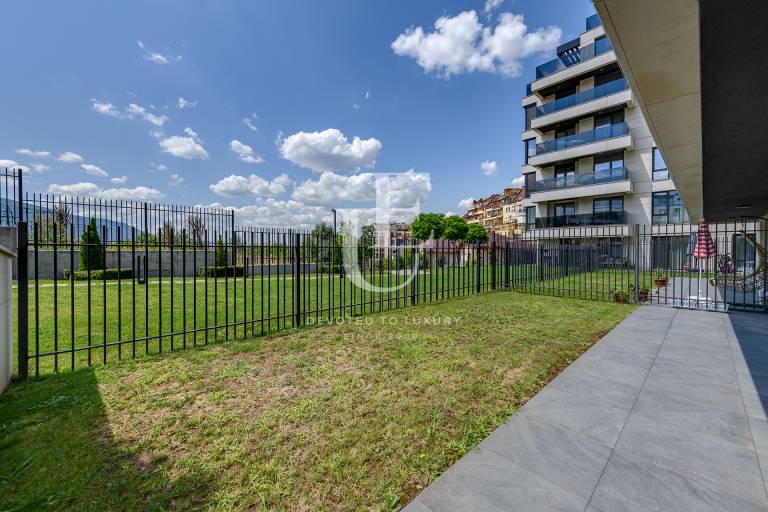 Two-bedroom apartment with a yard in a gated complex