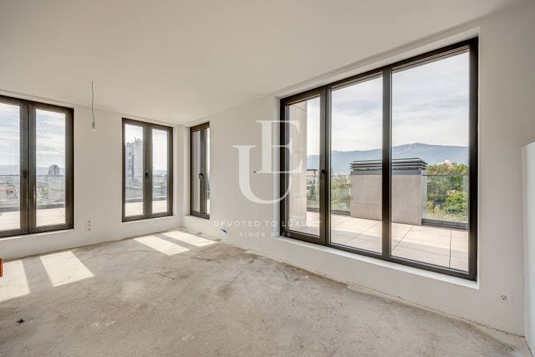 Прекрасен тристаен апартамент на престижна локация 