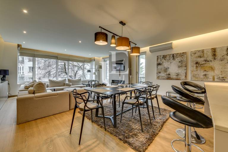 Designer three-bedroom apartment for rent in Izgrev district