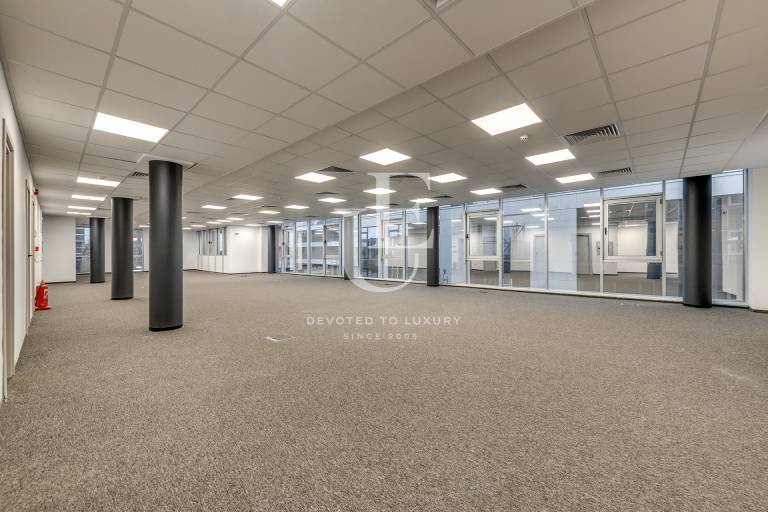 Bright self-contained office floor for rent on Cherni Vrah Blvd.