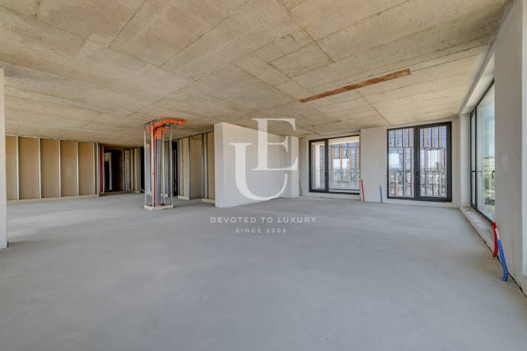 Independent apartment on the floor of a building with 360 degree 