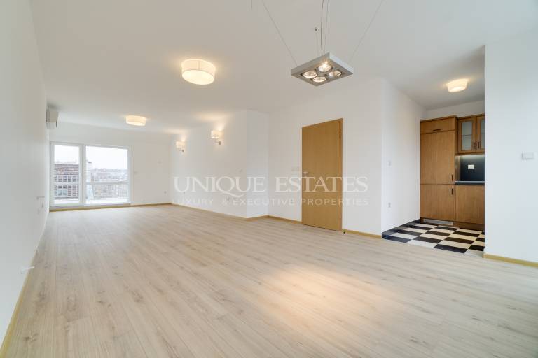 Bright two-bedroom apartment in the city center with two terraces