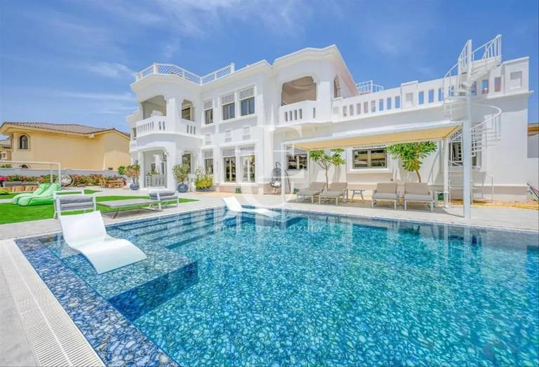 Private oasis with 6 bedrooms and large plot on Palm Jumeirah