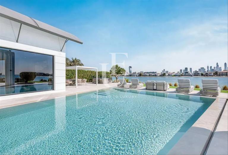 Spacious residence with sea views on Palm Jumeirah
