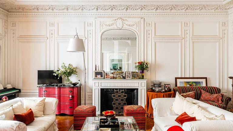 Elegant apartment in the center of Paris