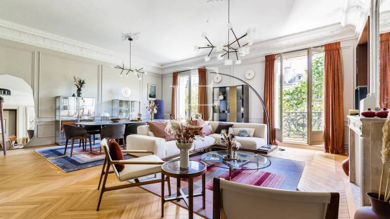 Cozy 4-bedroom apartment in Paris, 8th Arrondissement