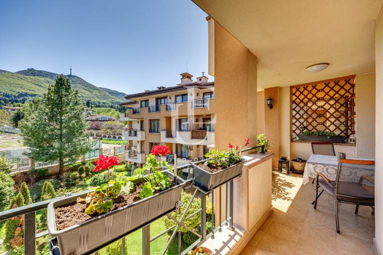 Elegant Apartment in a Gated Complex with a Stunning View