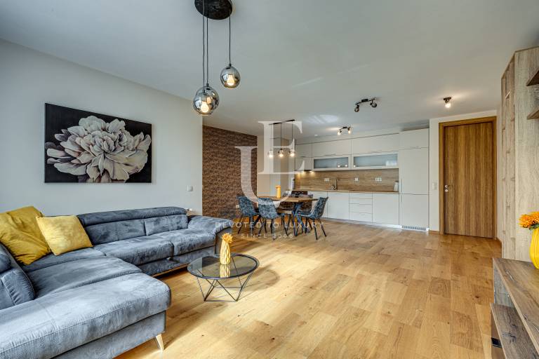 Апартамент в бутикова сграда с паркoмясто и склад в кв. Стрелбище