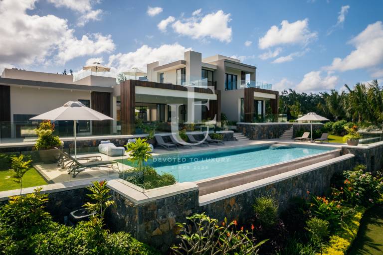 Elegant villa in a prestigious golf resort on Mauritius Island