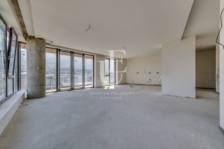 Bright three bedroom apartment in a modern building