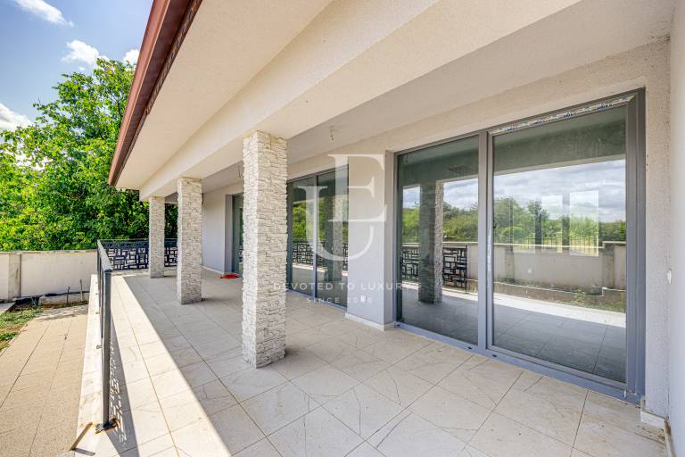 Spacious family house witha yard and a veranda in the v.Gurmazovo