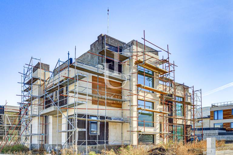 Новa къща с голям двор в кв. Драгалевци