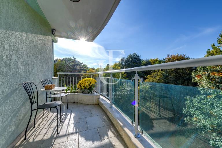 Слънчев, ексклузивен апартамент на метри от Южен парк