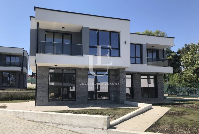 Модерна морска къща за продажба в гр. Ахтопол
