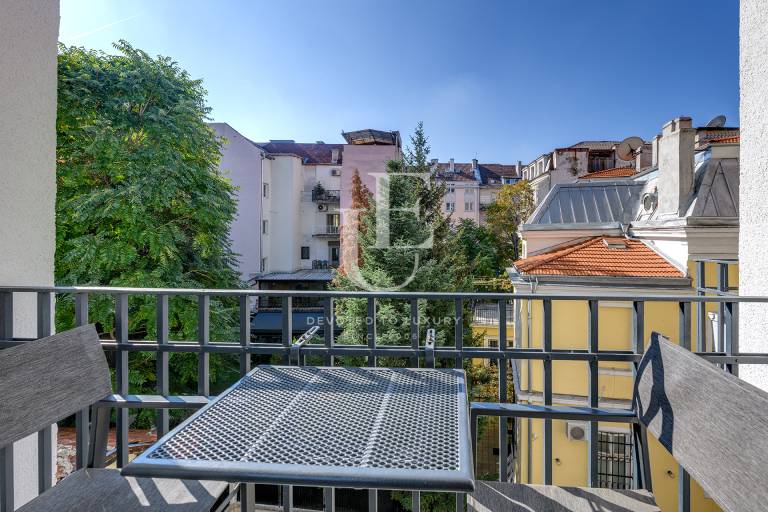 Furnished apartment in an aristocratic building for sale