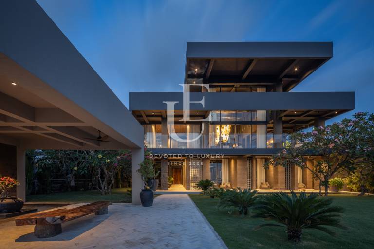 Magnificent residence - a masterpiece on the beach in Bali