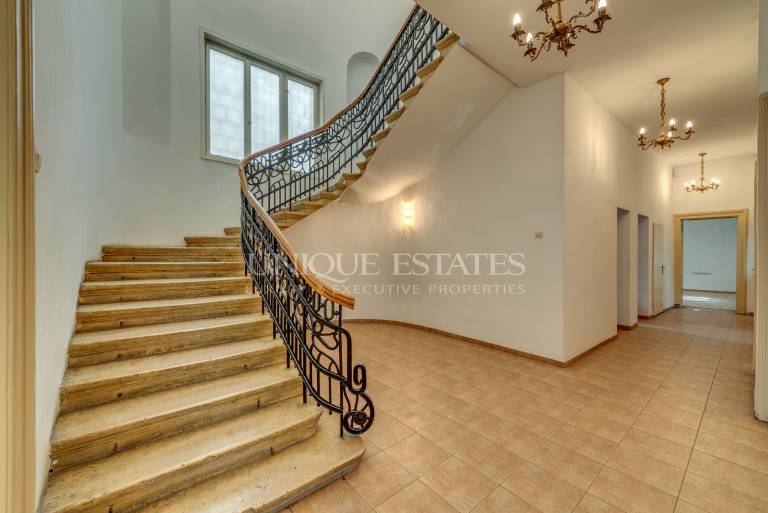 Elegant house i the very center of the city for rent