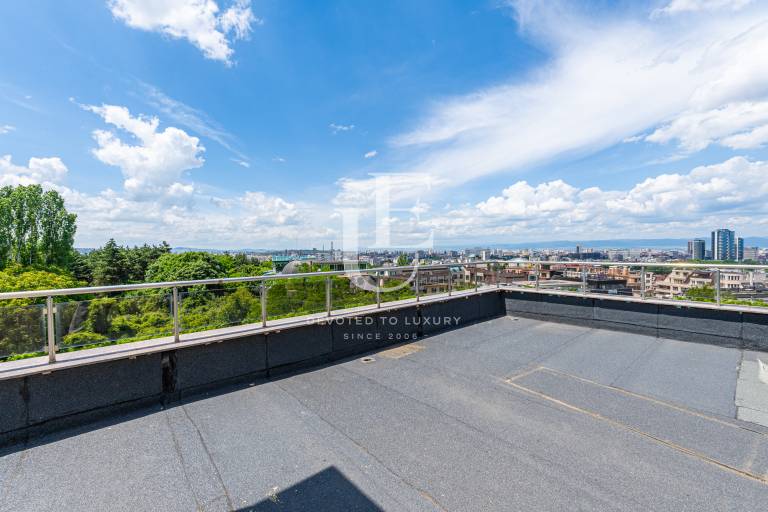 Top Penthouse a step away from the park for sale in Lozenets