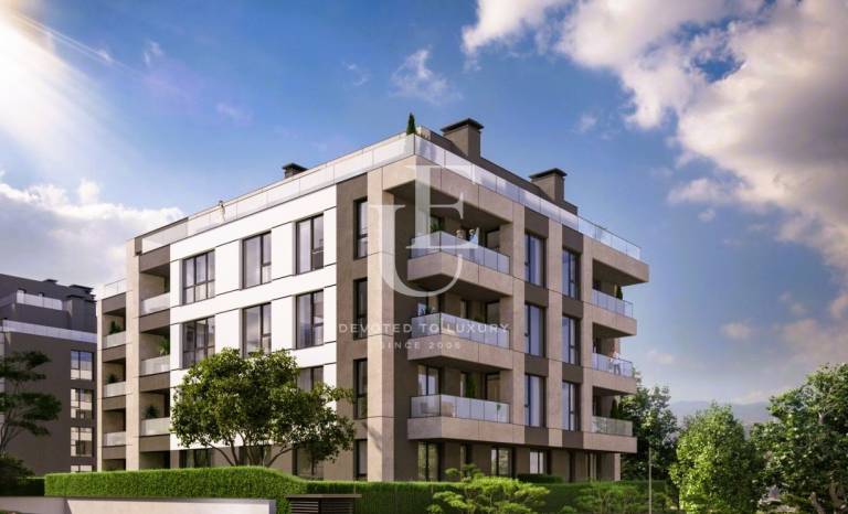 Maisonette with a private garden in an exclusive boutique buildin