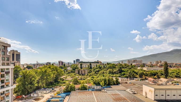 Two-bedroom apartment near a park