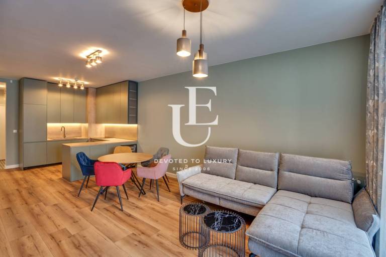 Elegant apartment for rent with a yard and spacious rooms