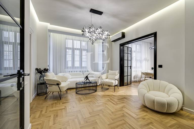 A unique designer apartment in a top center