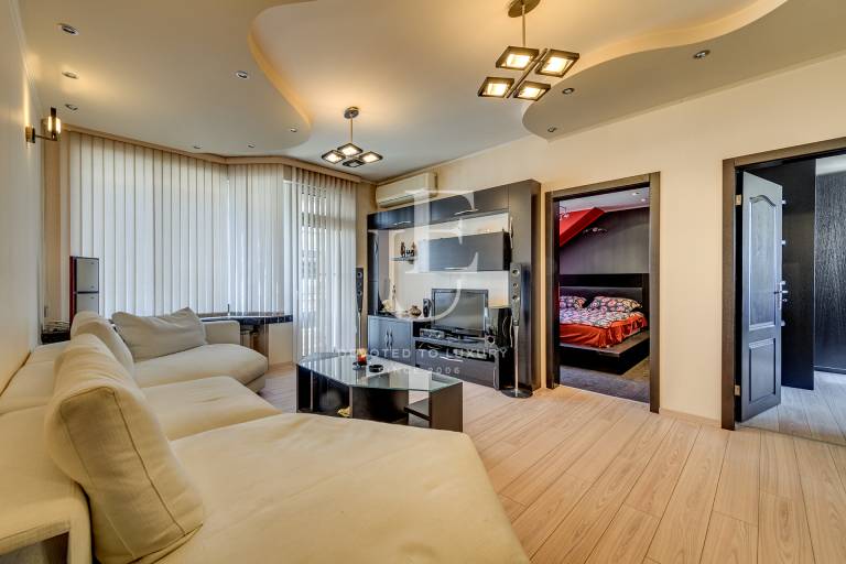 Elegant two-bedroom apartment near Sveta Nedelya Square