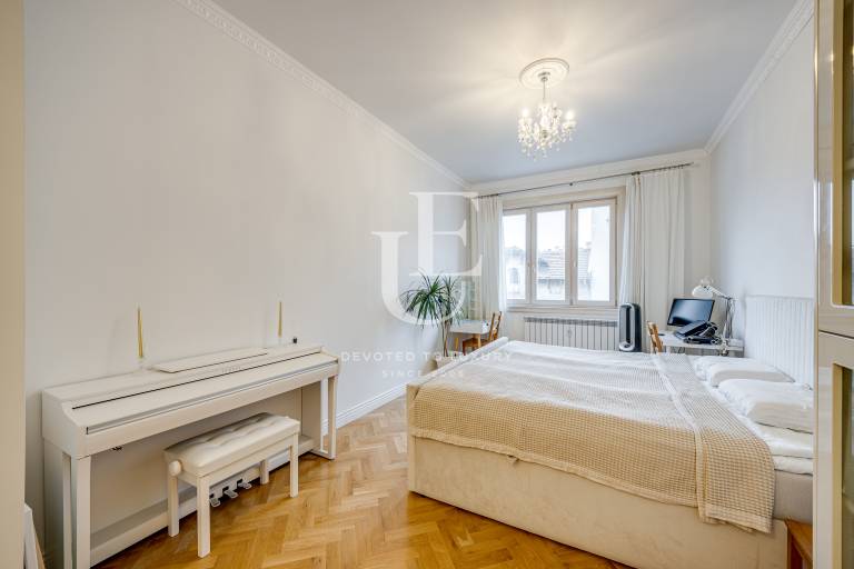 Three-bedroom apartment for sale on Rakovski Street.