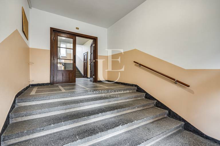 Three-bedroom apartment for sale on Rakovski Street.