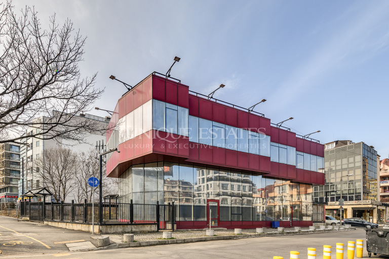 Ексклузивна самостоятелна сграда на бул. България