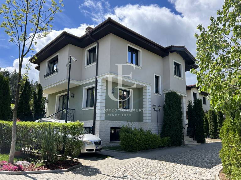 Detached and fully furnished house in a gated complex