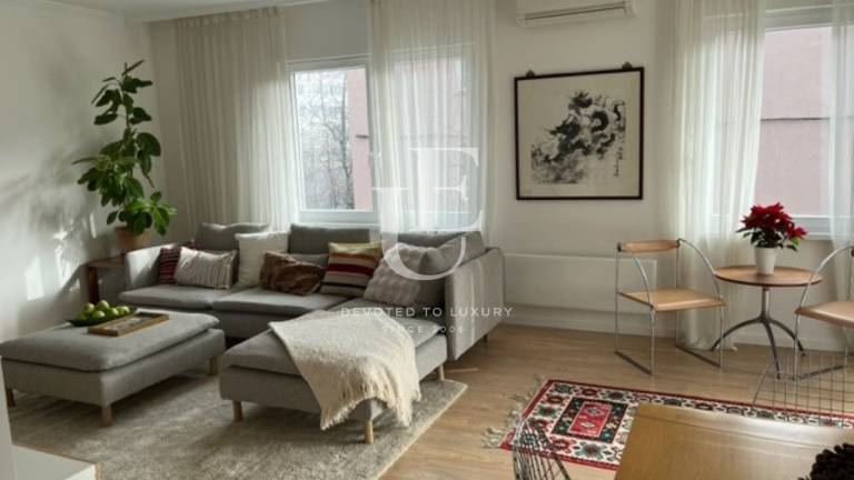 Elegantly furnished apartment with terrace for rent