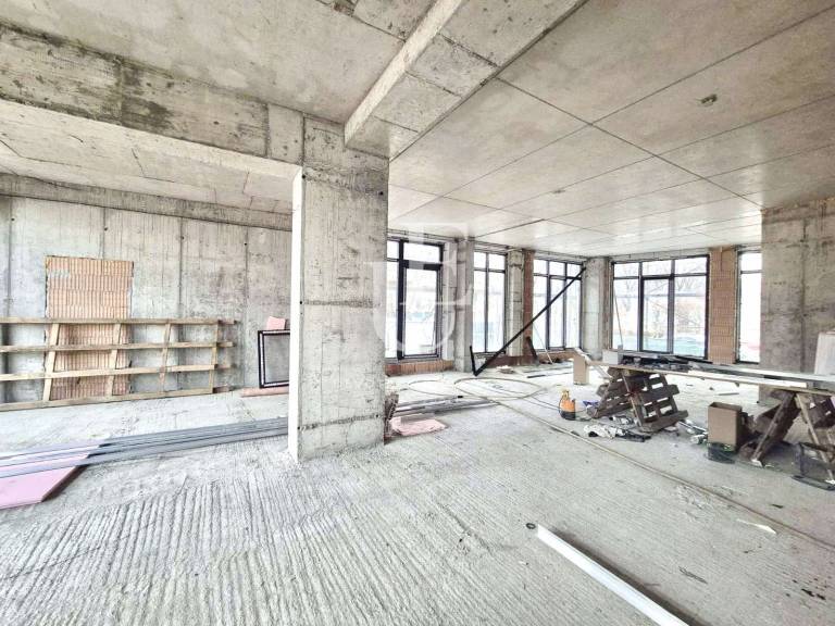 Медицински център на две нива с шест паркоместа