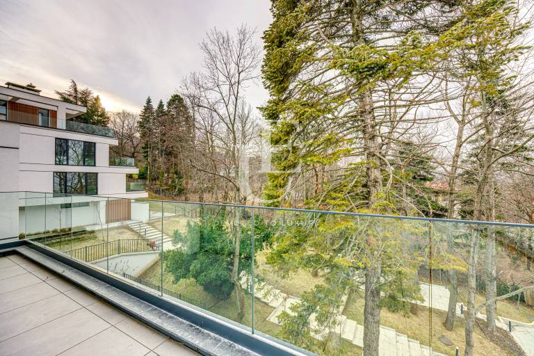 Нов просторен апартамент с панорамна гледки и тераса в кв. Бояна