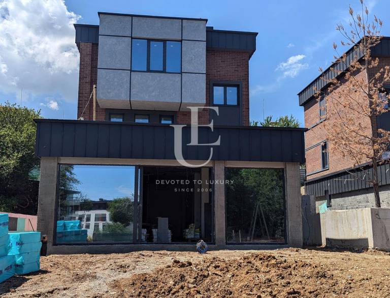 Elegant Contemporary Home in Prestigious Dragalevtsi, Sofia