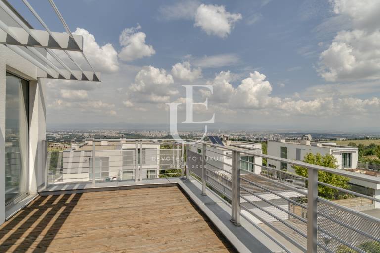 Къща с три спални под наем в затворен комплекс в Симеоново