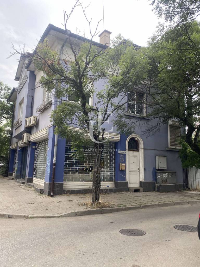 Business building with commercial premises on "Positano" Str 