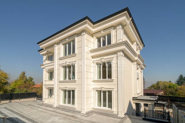 New, multifunctional building for sale in Simeonovo Qt.