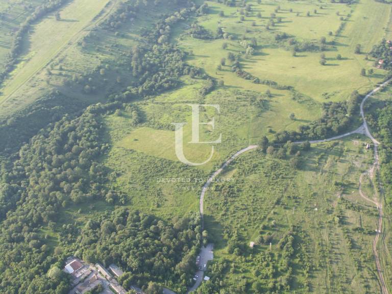 Парцел за жилищно строителство