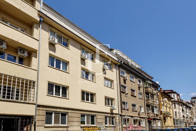 Ул. Добруджа, пететажна самостоятелна част от офис-сграда