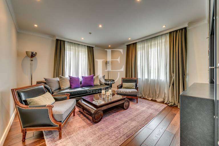 Aristocratic four-bedroom maisonette for sale near Vitoshka