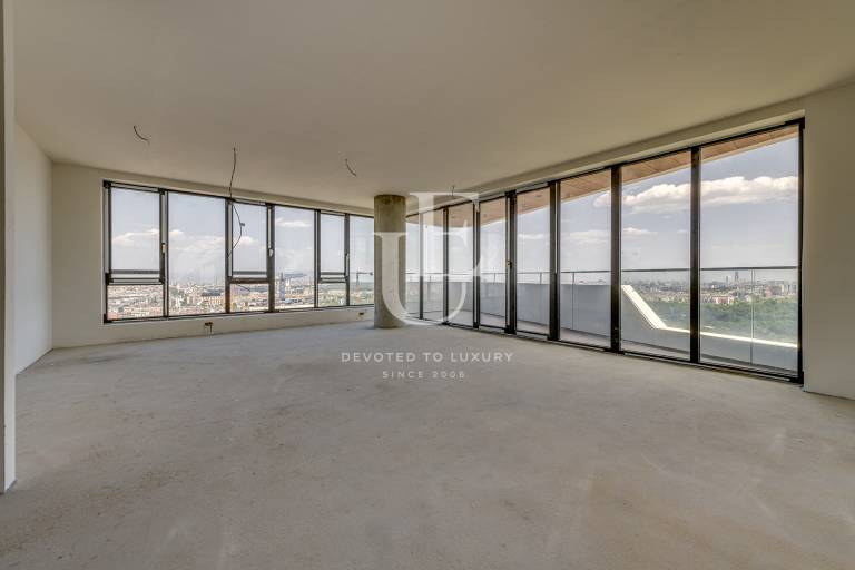 Панорамен четиристаен апартамент клас „премиум“ в луксозна сграда