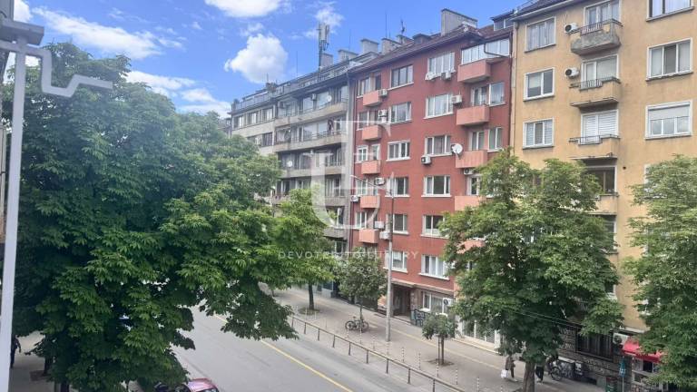 Тристаен апартамент за продажба  на бул. Патриарх Евтимий