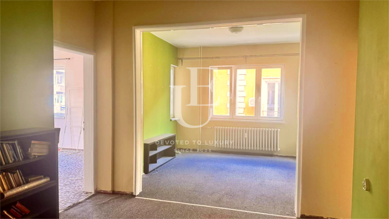 Three-bedroom Apartment for Sale on Patriarch Evtimiy Boulevard